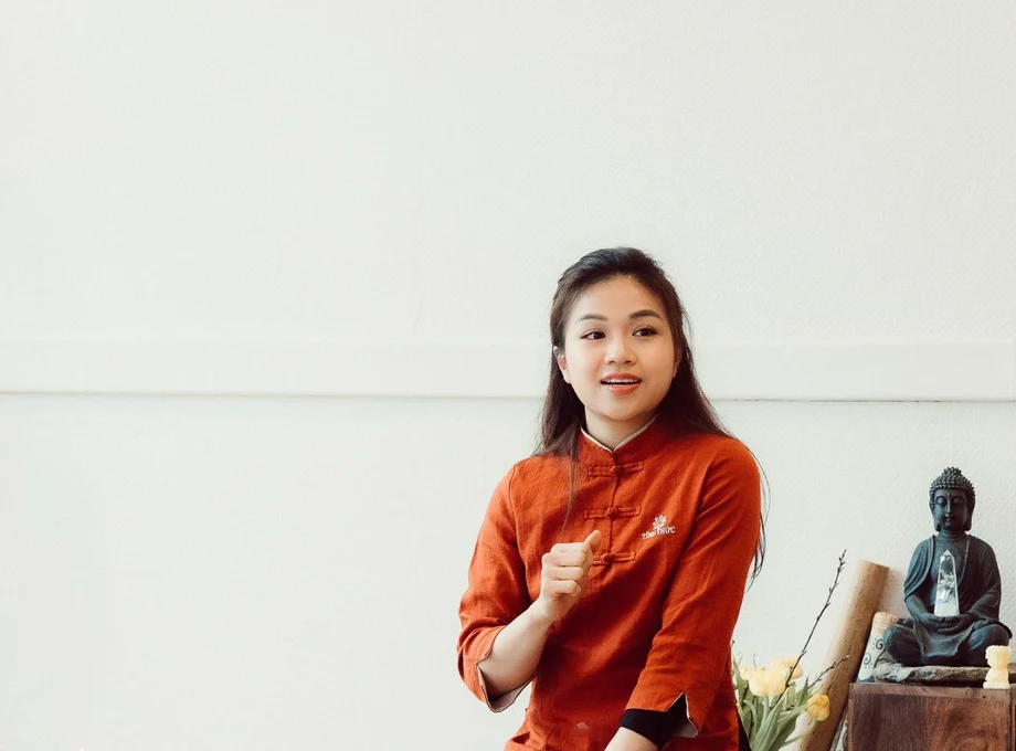 Julia trong buổi workshop Yoga